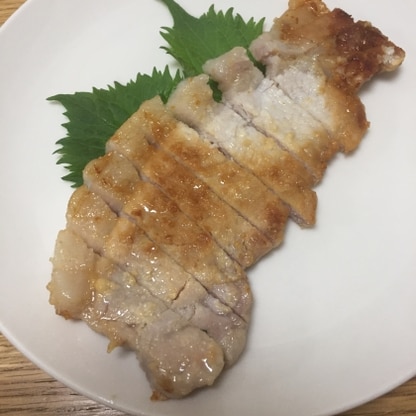 こんばんは。焦げずにしっとり柔らかく焼けて、ほかに味付けもいらずほんとに美味しくてびっくりです♪はなまるこ様&塩麹様です！